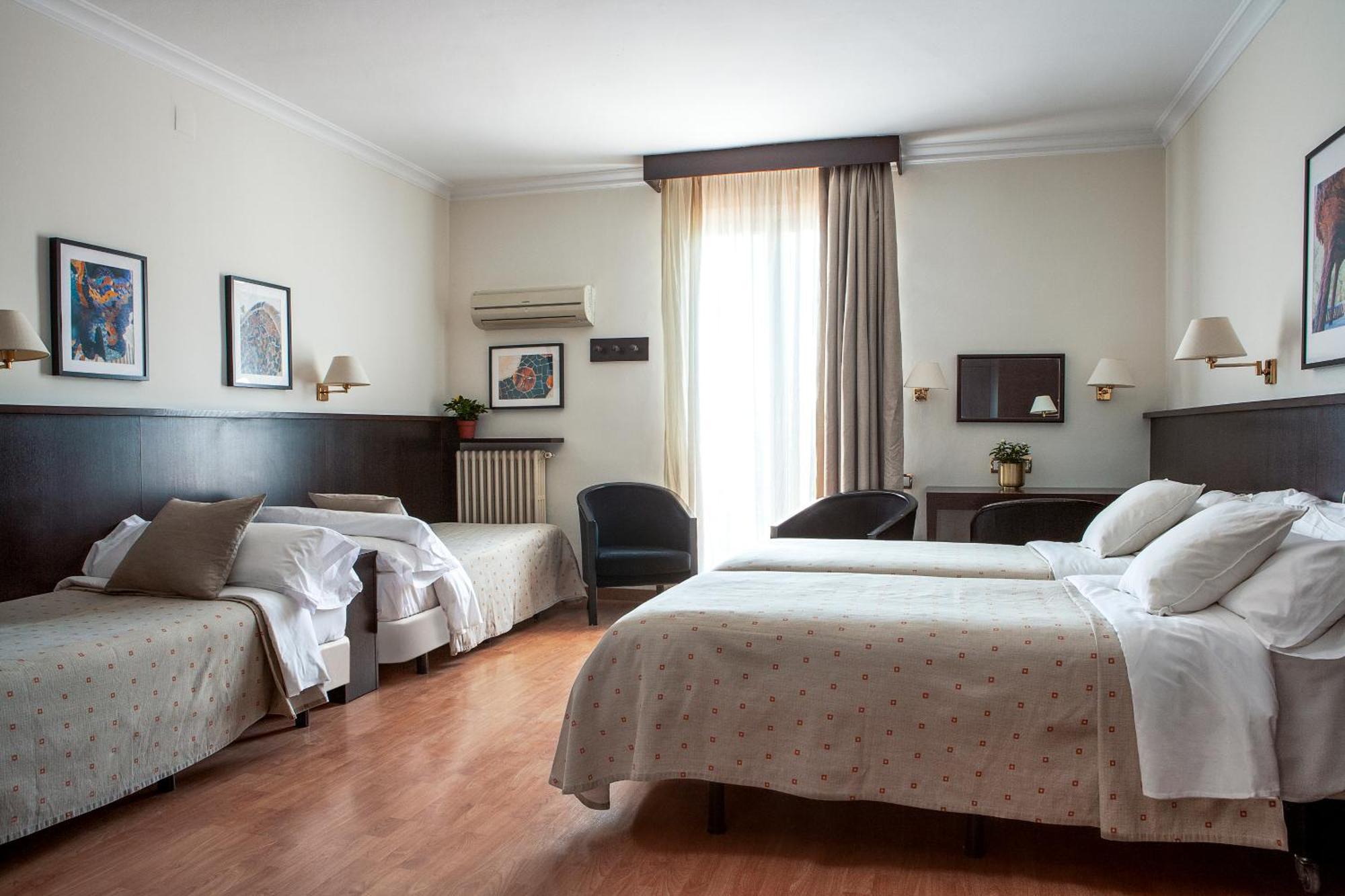 Gaudi Hotel Barcelona Quarto foto